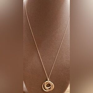Tiffany & Co 925 Sterling Silver
Interlocking Circles Pendant Necklace
5.2g 0-35